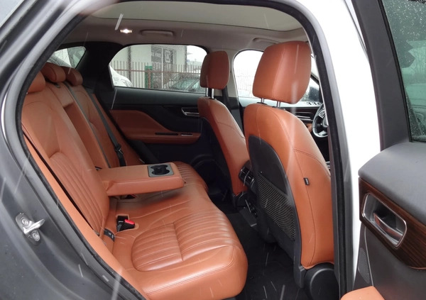 Jaguar F-Pace cena 136900 przebieg: 109000, rok produkcji 2016 z Białystok małe 191